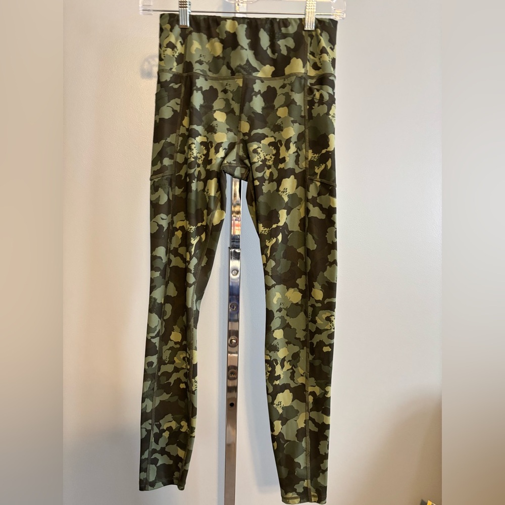 AVIA Women's Print Leggings Camo Green with Side Pockets Causal Size Small 4-6